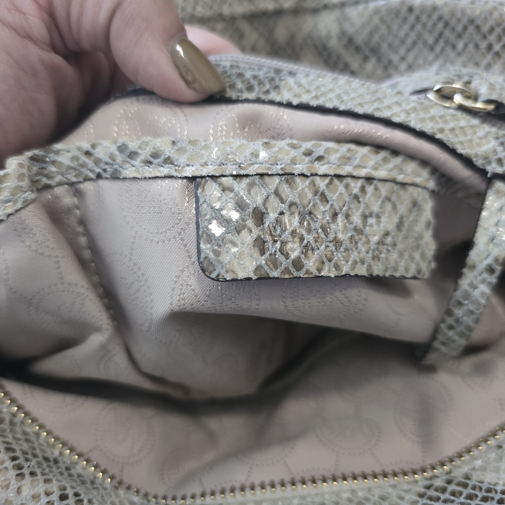 MICHAEL Michael Kors Gray Crossbody Bag with Elegant Snakeskin Print - Picture 7 of 11